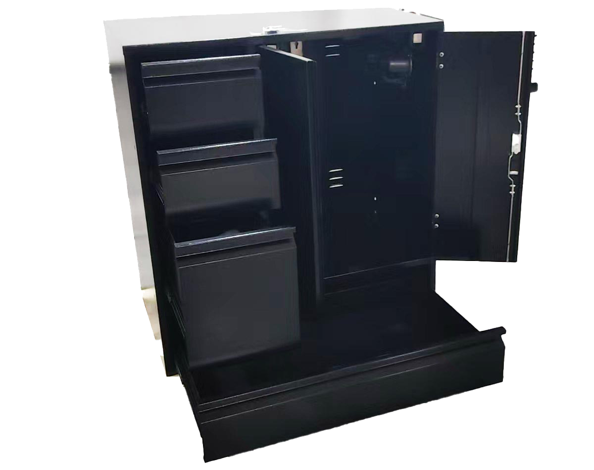 malle de concours et malle d'équitation pour votre sellerie MAMALLE référence pour le cheval une nouvelle gamme de malle roulante métallique avec rangements et casiers au cavalier. Malle moins cher pour le transport